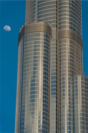 simsearch:832-03723660,k - Dubai, Uae.Detail Of The Burj Khalifa With Moon Rising Behind Fotografie stock - Rights-Managed, Codice: 832-08007496