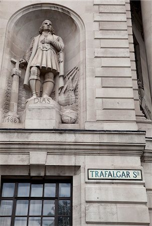 simsearch:832-08007692,k - UK, England, Detail of old street sign in Trafalgar Square; London Foto de stock - Con derechos protegidos, Código: 832-08007519
