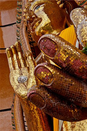 simsearch:832-03724217,k - Thailand, Wat Tham Seu or Big Buddha Temple; Kanchanaburi Stock Photo - Rights-Managed, Code: 832-08007591