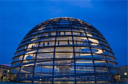 simsearch:832-08007680,k - Germany, The Reichstag dome at dusk; Berlin Photographie de stock - Rights-Managed, Code: 832-08007614