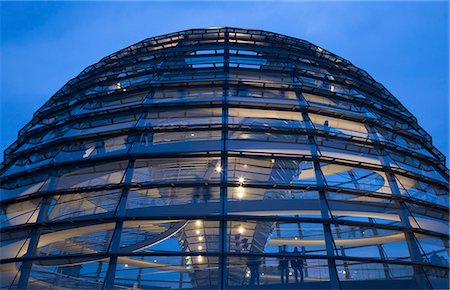simsearch:832-08007680,k - Germany, The Reichstag dome at dusk; Berlin Photographie de stock - Rights-Managed, Code: 832-08007612