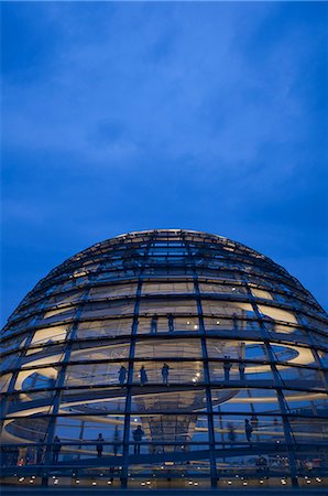 simsearch:832-08007680,k - Germany, The Reichstag dome at dusk; Berlin Photographie de stock - Rights-Managed, Code: 832-08007613