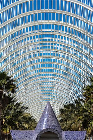 simsearch:832-08007680,k - View Of Umbracle, Sculpture And Palm Trees In Ciudad De Las Artes Y Las Ciencias (City Of Arts And Sciences); Valencia, Spain Photographie de stock - Rights-Managed, Code: 832-08007677