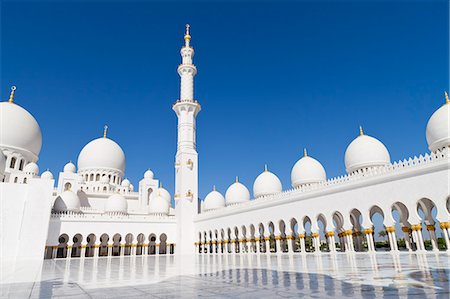 simsearch:853-07026712,k - Sheikh Zayed Grand Mosque; Abu Dhabi, United Arab Emirates Foto de stock - Con derechos protegidos, Código: 832-08007734