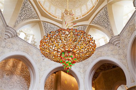 simsearch:832-08007741,k - Inside the Sheikh Zayed Grand Mosque; Abu Dhabi, United Arab Emirates Photographie de stock - Rights-Managed, Code: 832-08007737