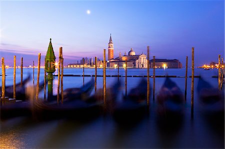 Venice at dusk; Venice, Italy Foto de stock - Con derechos protegidos, Código: 832-08007756