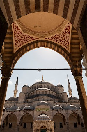 simsearch:832-08007526,k - The view from the courtyard of Blue Mosque; Istanbul, Turkey Foto de stock - Con derechos protegidos, Código: 832-08007758
