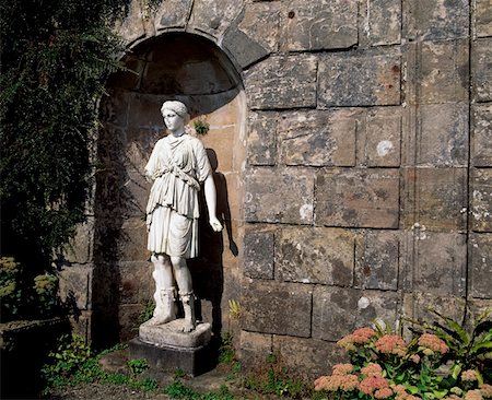 Statue at Bishop's Gate, Bishop's Palace, Downhill, Co. Londonderry Ireland Foto de stock - Con derechos protegidos, Código: 832-02254728