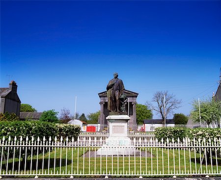 simsearch:832-03233304,k - Co Offaly - Birr, Statue of William Parsons, 3rd Earl of Rosse Johns Place Foto de stock - Con derechos protegidos, Código: 832-02255102