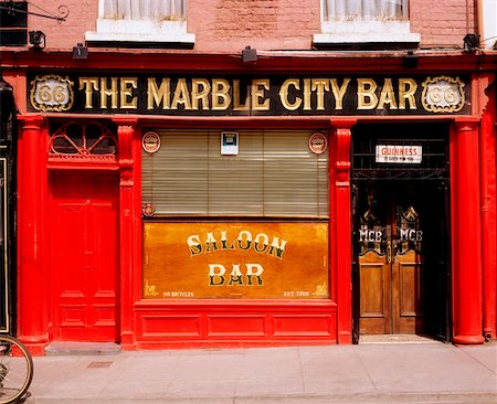 escaparate - The Marble City Bar, Kilkenny, Co Kilkenny, Ireland Foto de stock - Con derechos protegidos, Código: 832-02255247