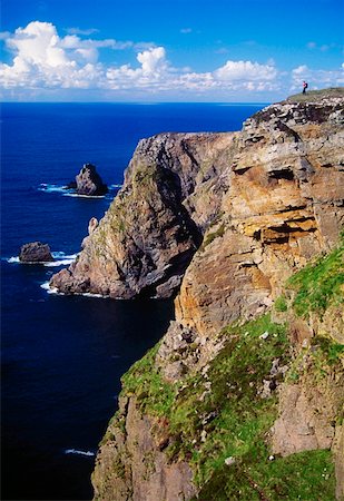 simsearch:832-02255639,k - Arranmore Island, County Donegal, Ireland; Hiker on coastal cliff Foto de stock - Con derechos protegidos, Código: 832-02255287