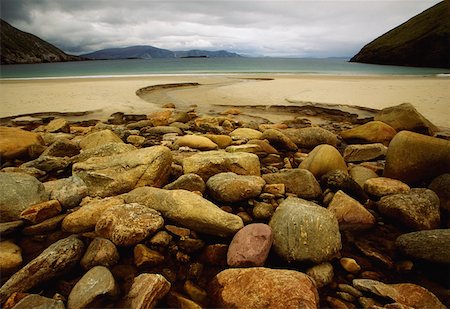 Keem Beach, Achill Island, County Mayo, Ireland; Rocks on the beach Foto de stock - Con derechos protegidos, Código: 832-02255354