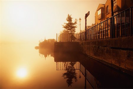 sepia - Athlone, County Westmeath, Ireland; Dock at dawn Foto de stock - Con derechos protegidos, Código: 832-02255377