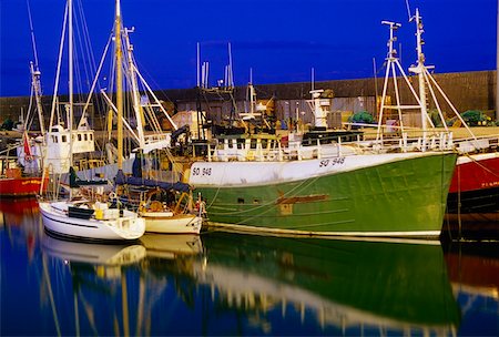 Dunmore East Harbour, comté de Waterford, Irlande ; Chalutiers de pêche Photographie de stock - Rights-Managed, Code: 832-02255433