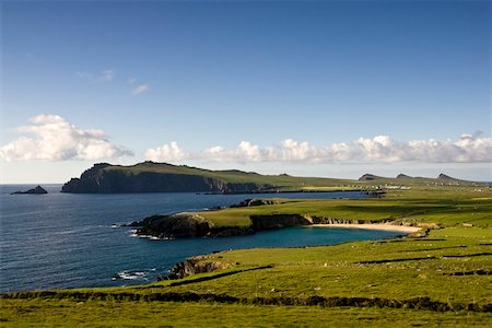 Plage de Clogher, comté de Kerry, Irlande ; Paysage marin avec la chaîne de montagnes en arrière-plan Photographie de stock - Rights-Managed, Code: 832-02255575