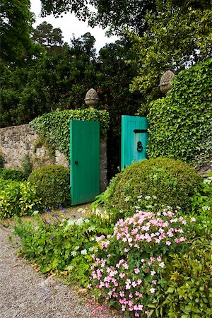flower garden pictures in ireland - Glenveagh National Park, County Donegal, Ireland; Gateway to Irish garden Stock Photo - Rights-Managed, Code: 832-02255624