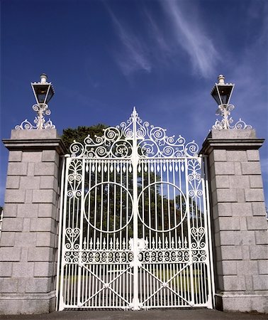 simsearch:832-03233784,k - Gates to Aras An Uachterain (President's Residence), Phoenix Park, Dublin Ireland Foto de stock - Con derechos protegidos, Código: 832-02252476