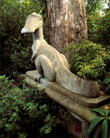 powerscourt estate - Dinosaur statue, Dodo Terrace, Powerscourt House & Gardens, Co Wicklow, Ireland Fotografie stock - Rights-Managed, Codice: 832-02252568