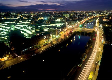 simsearch:400-06330815,k - Dublin City, Aerial View of Dublin City, At Night Across River Liffey Foto de stock - Con derechos protegidos, Código: 832-02252792