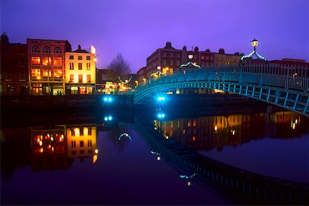 evening glow - Ha'penny Bridge, Dublin, Ireland Foto de stock - Con derechos protegidos, Código: 832-02252979