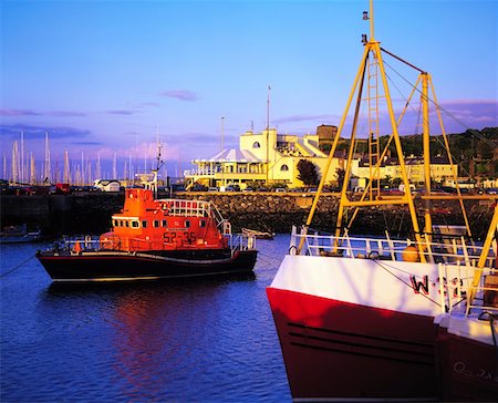 simsearch:832-03359160,k - North Co Dublin, Howth Harbour with Lifeboat Foto de stock - Con derechos protegidos, Código: 832-02253386