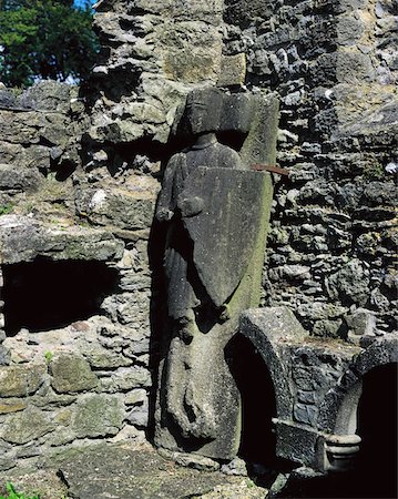 Silent Knight statue, Hospital, Co Limerick, Ireland, town named after the crusading Knights Hospitaller Fotografie stock - Rights-Managed, Codice: 832-02253435