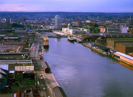 river scenes in ireland - Dublin, Co Dublin, Irlande, vue de Dublin historique et la rivière Liffey depuis le Gazomètre de Dublin Photographie de stock - Rights-Managed, Code: 832-02253525