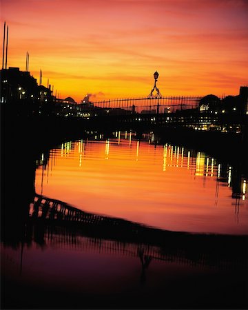 simsearch:841-02902768,k - Ha'penny Bridge, River Liffey, Dublin, Ireland Fotografie stock - Rights-Managed, Codice: 832-02253551