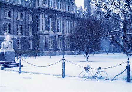 snow statue - Irish Snow Scenes, Dublin - Trinity College Stock Photo - Rights-Managed, Code: 832-02253982