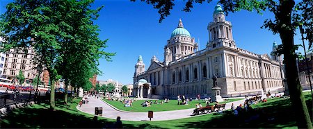 simsearch:832-03233354,k - Group of people outside a building, Belfast City Hall, Belfast, Northern Ireland Fotografie stock - Rights-Managed, Codice: 832-03232133