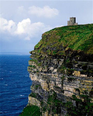 Castle on a cliff, O'Brien's Tower, Cliffs of Moher, County Clare, Republic Of Ireland Foto de stock - Con derechos protegidos, Código: 832-03232154