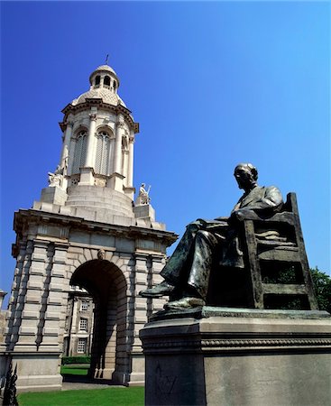 Statue d'un homme devant une formation bâtiment, Trinity College, Dublin, Irlande Photographie de stock - Rights-Managed, Code: 832-03232152