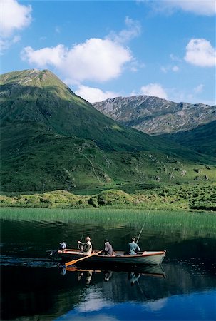 simsearch:832-03232135,k - Three people in a boat, Kylemore Lake, County Galway, Republic Of Ireland Stock Photo - Rights-Managed, Code: 832-03232212