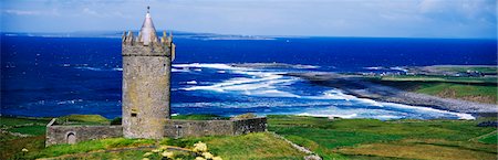 doolin castle - Castle on the coast, Doonagore Castle, The Burren, County Clare, Republic Of Ireland Foto de stock - Direito Controlado, Número: 832-03232335