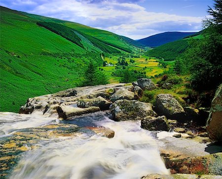 river scenes in ireland - Glenmacnass, comté de Wicklow, Irlande ; Rivière qui coule à travers la vallée Photographie de stock - Rights-Managed, Code: 832-03232367