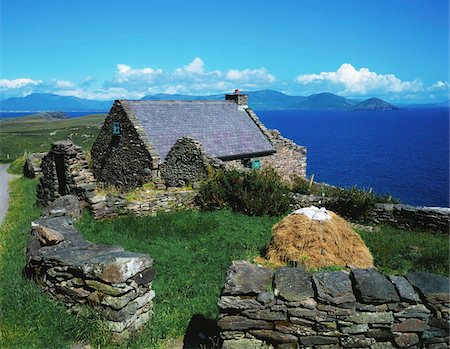 Ballinskelligs, la péninsule d'Iveragh, comté de Kerry, Irlande ; Ferme de Pierre historique Photographie de stock - Rights-Managed, Code: 832-03232436