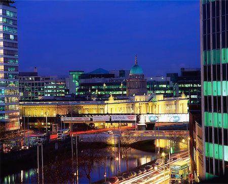 Fluss Liffey, Dublin, Irland; Stadtansicht mit Fluss und Zollhaus Stockbilder - Lizenzpflichtiges, Bildnummer: 832-03232481