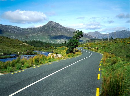 Ballynahinch, Connemara, County Galway, Ireland ; Route à travers la campagne Photographie de stock - Rights-Managed, Code: 832-03232498