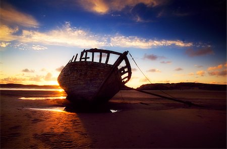 schiffbruch - Schiffbruch bei Sonnenuntergang, Co. Donegal, Irland Stockbilder - Lizenzpflichtiges, Bildnummer: 832-03232526