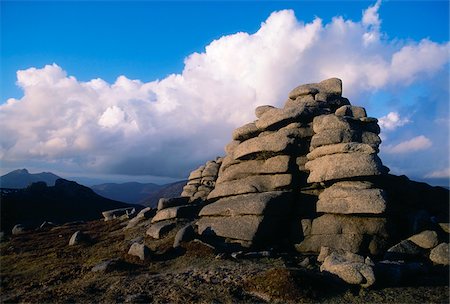 Slieve Binnian, County Down, Ireland; Summit of mountain with stone structure Fotografie stock - Rights-Managed, Codice: 832-03232886