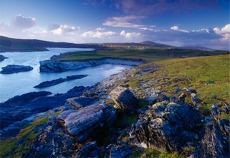 portmagee - Portmagee, Ring of Kerry, County Kerry, Ireland; Vista of rocky coastline Foto de stock - Con derechos protegidos, Código: 832-03232912