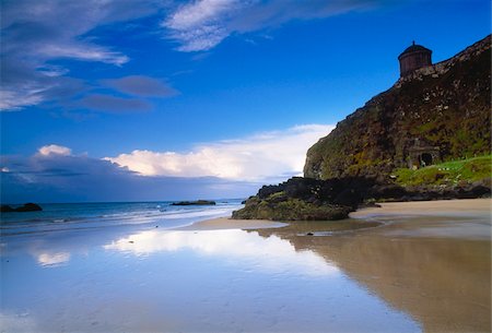 simsearch:832-03358768,k - Mussenden Temple, Downhill Strand, County Derry, Ireland; Temple on edge of cliff Fotografie stock - Rights-Managed, Codice: 832-03232922