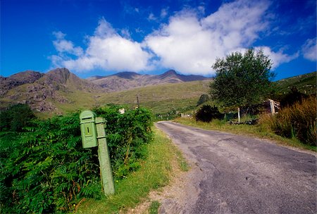 Black Valley, Killarney National Park, County Kerry, Ireland; Mailbox and country road Fotografie stock - Rights-Managed, Codice: 832-03233037