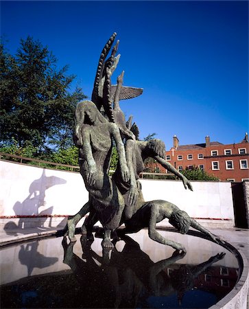 simsearch:832-03233354,k - Children of Lir statue, Garden of Remembrance, Parnell Square, Dublin City, County Dublin, Ireland Fotografie stock - Rights-Managed, Codice: 832-03233269