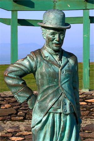 Waterville, County Kerry, Ireland; Charlie Chaplin statue Foto de stock - Con derechos protegidos, Código: 832-03233349