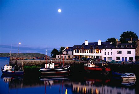fondeado - Roundstone, Connemara, Co Galway, Ireland;  Moonlit harbour and village Foto de stock - Con derechos protegidos, Código: 832-03233363