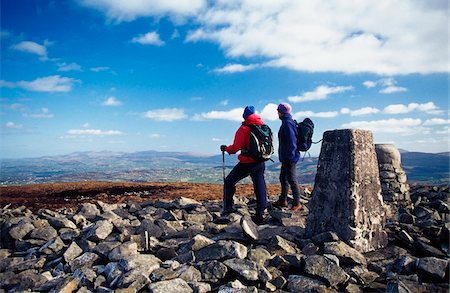 Randonnée à travers la chambre funéraire néolithique lors du sommet de Slieve Gullion, comté d'Armagh, Irlande du Nord Photographie de stock - Rights-Managed, Code: 832-03233382