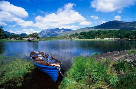 ring of kerry - Fishing boat on Upper Lake, Killarney National Park, County Kerry, Ireland Foto de stock - Con derechos protegidos, Código: 832-03233397