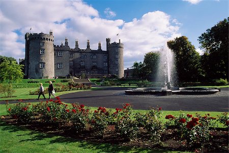 Kilkenny Castle,Co Kilkenny,Ireland;View of Kilkenny Castle with gardens and fountain in foreground Foto de stock - Con derechos protegidos, Código: 832-03233607