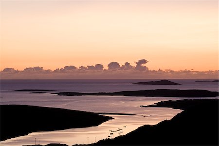 simsearch:832-03233366,k - Co Galway, Irlande ; Découvre la côte aux îles au coucher du soleil Photographie de stock - Rights-Managed, Code: 832-03233619